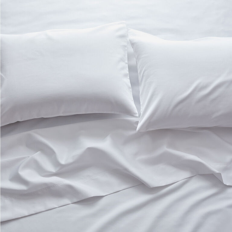 White Bedding Ideas and Inspiration To Make the Look Work For You